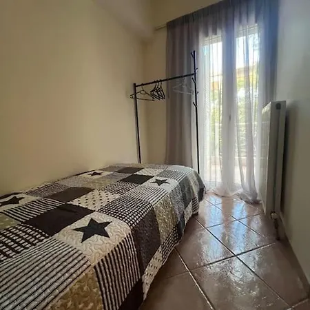 κοντά στη θάλασσα στην πολη κυπαρισσια