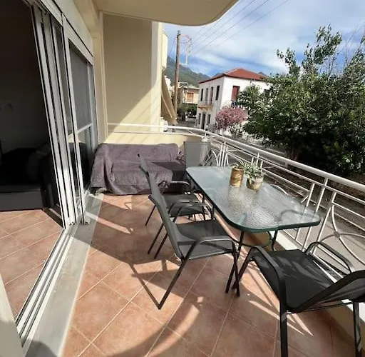 κοντά στη θάλασσα στην πολη κυπαρισσια アパート